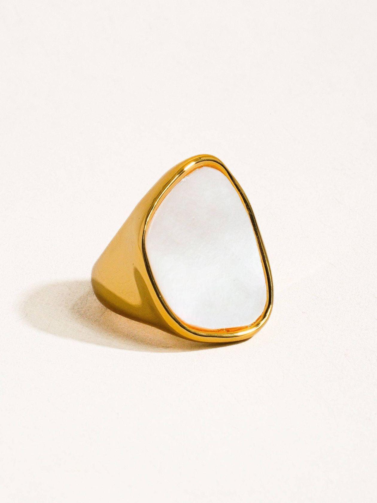 Calypso 18k Gold Shell Ring