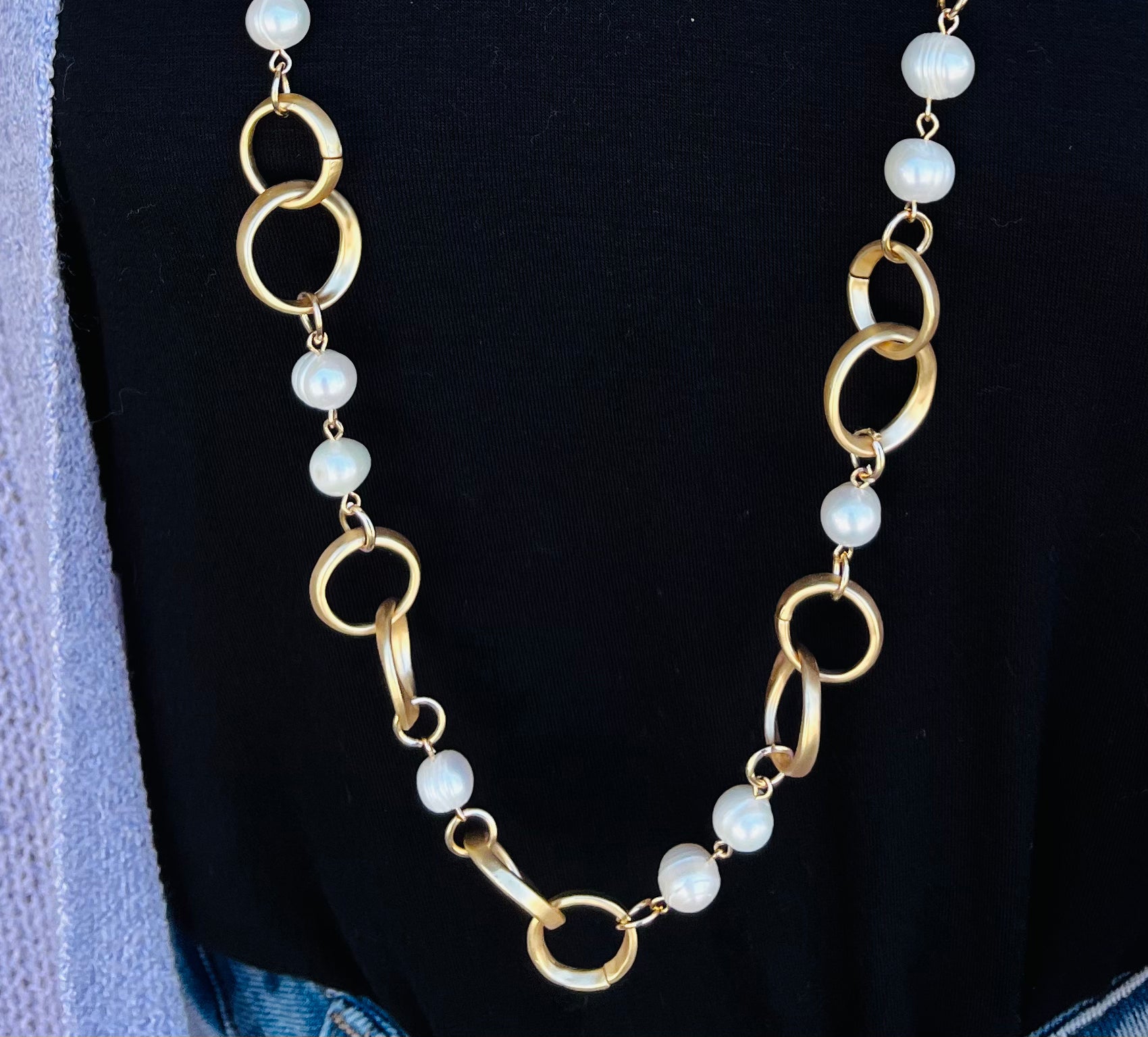 Rae Circle Pearl Necklace