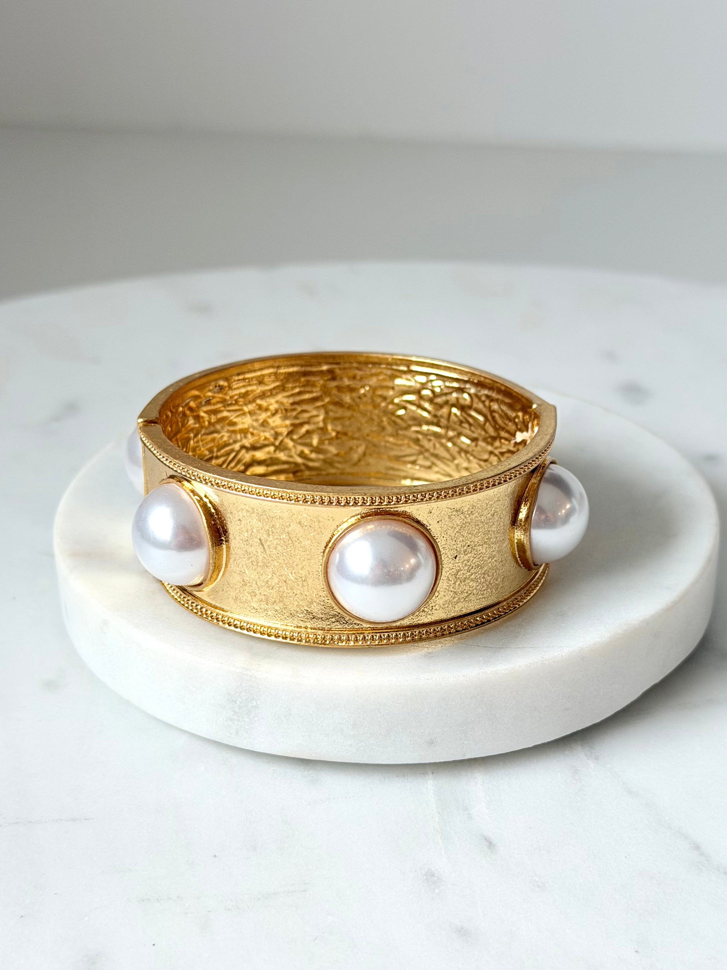 Statement Pearl Cuff