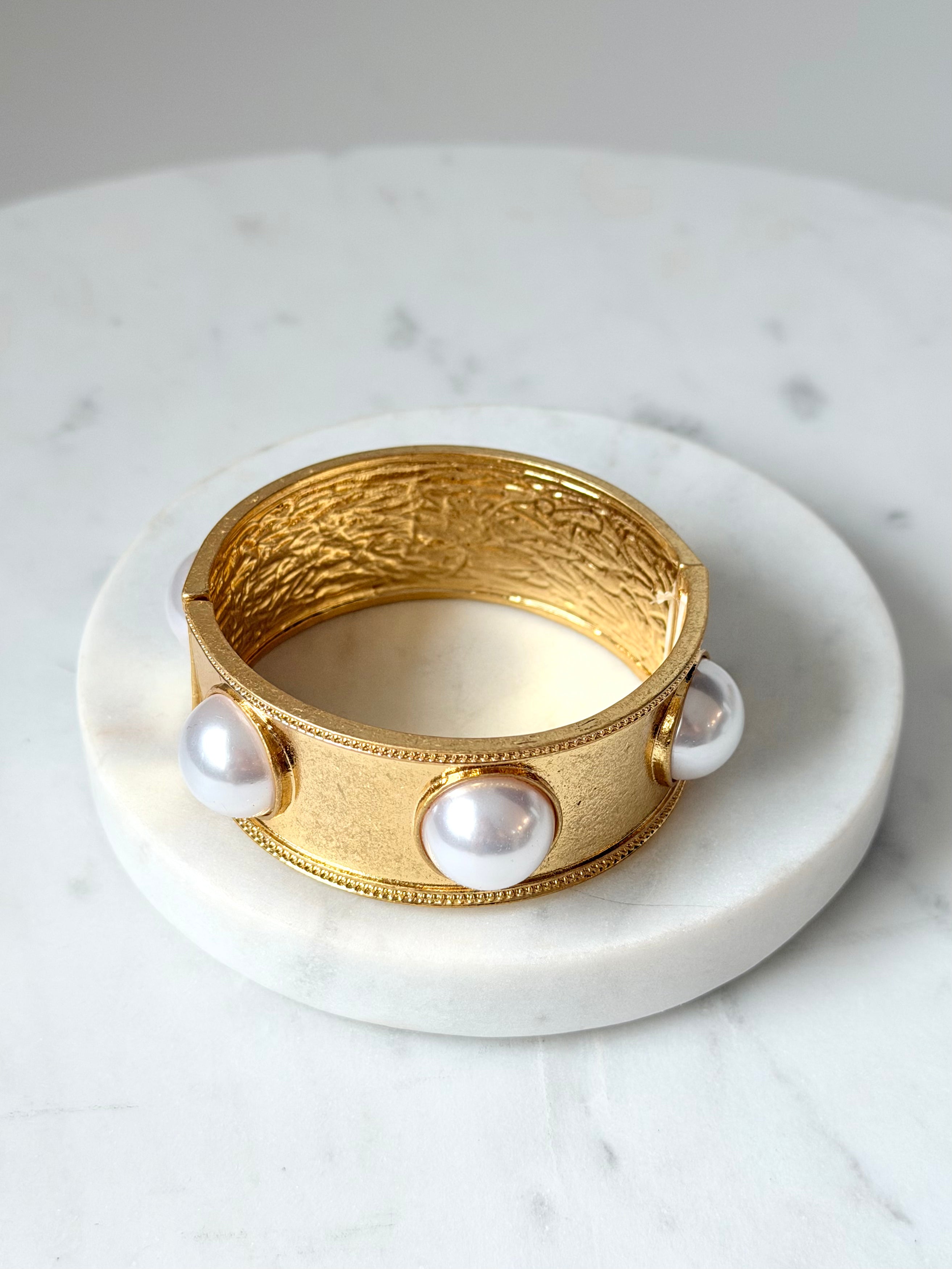 Statement Pearl Cuff