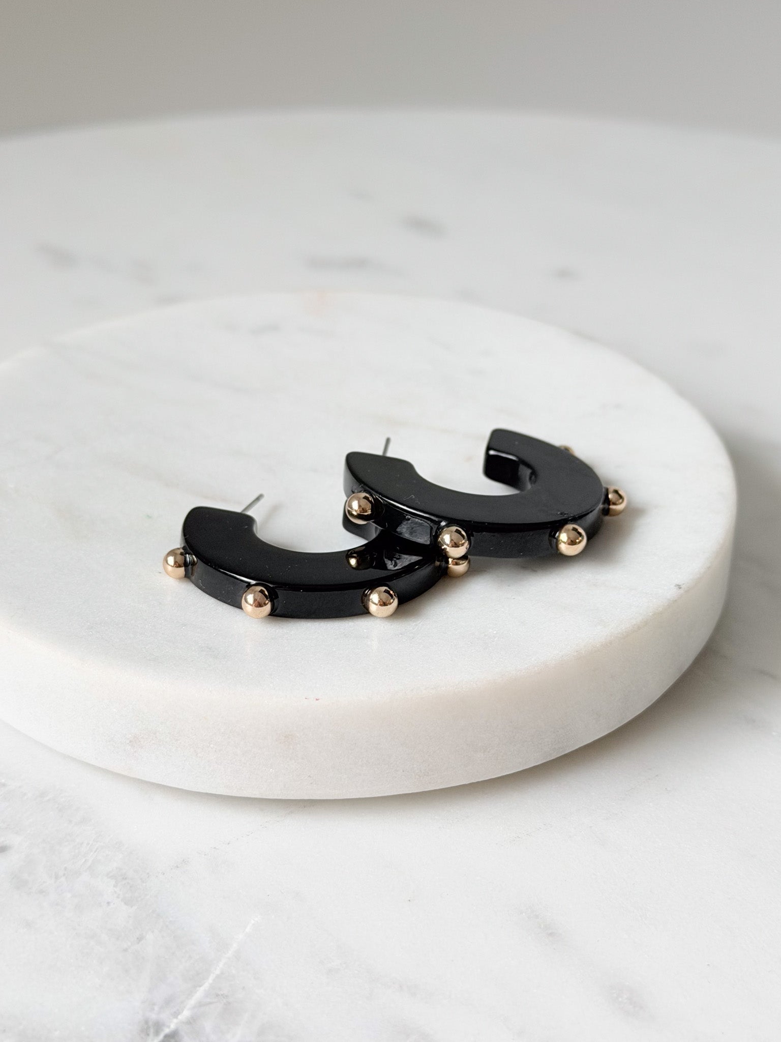 Circle Back Earrings | Black