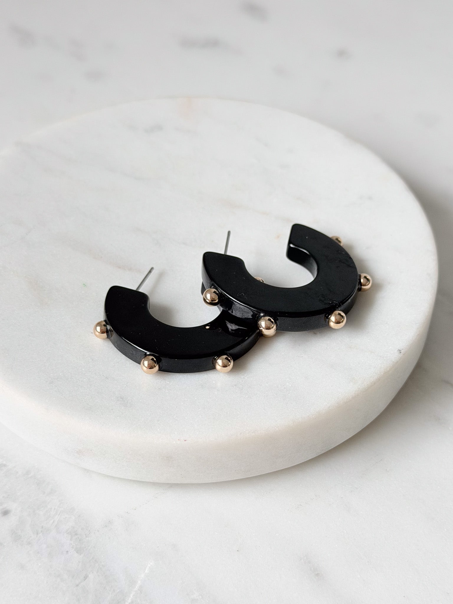 Circle Back Earrings | Black